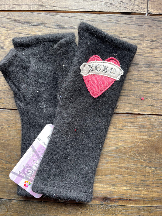 Hand Stitched Fingerless Gloves - Blk/Pink XOXO