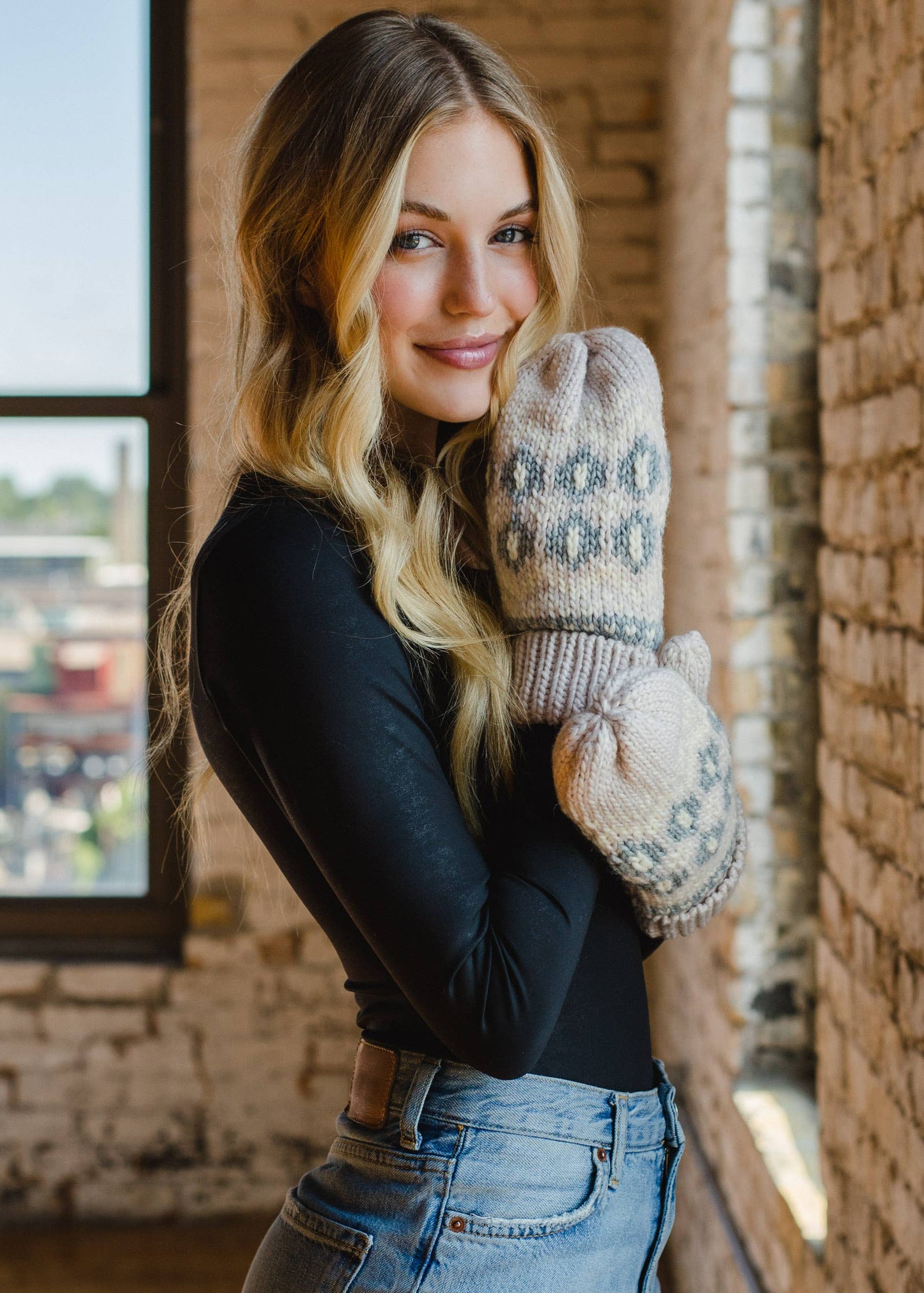 Blush Patterned Knit Mittens