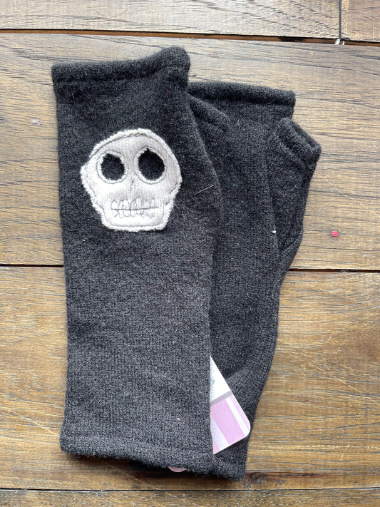 Hand Stitched Fingerless Gloves - Blk/Wht Skull