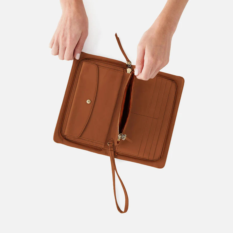 Evolve Wristlet