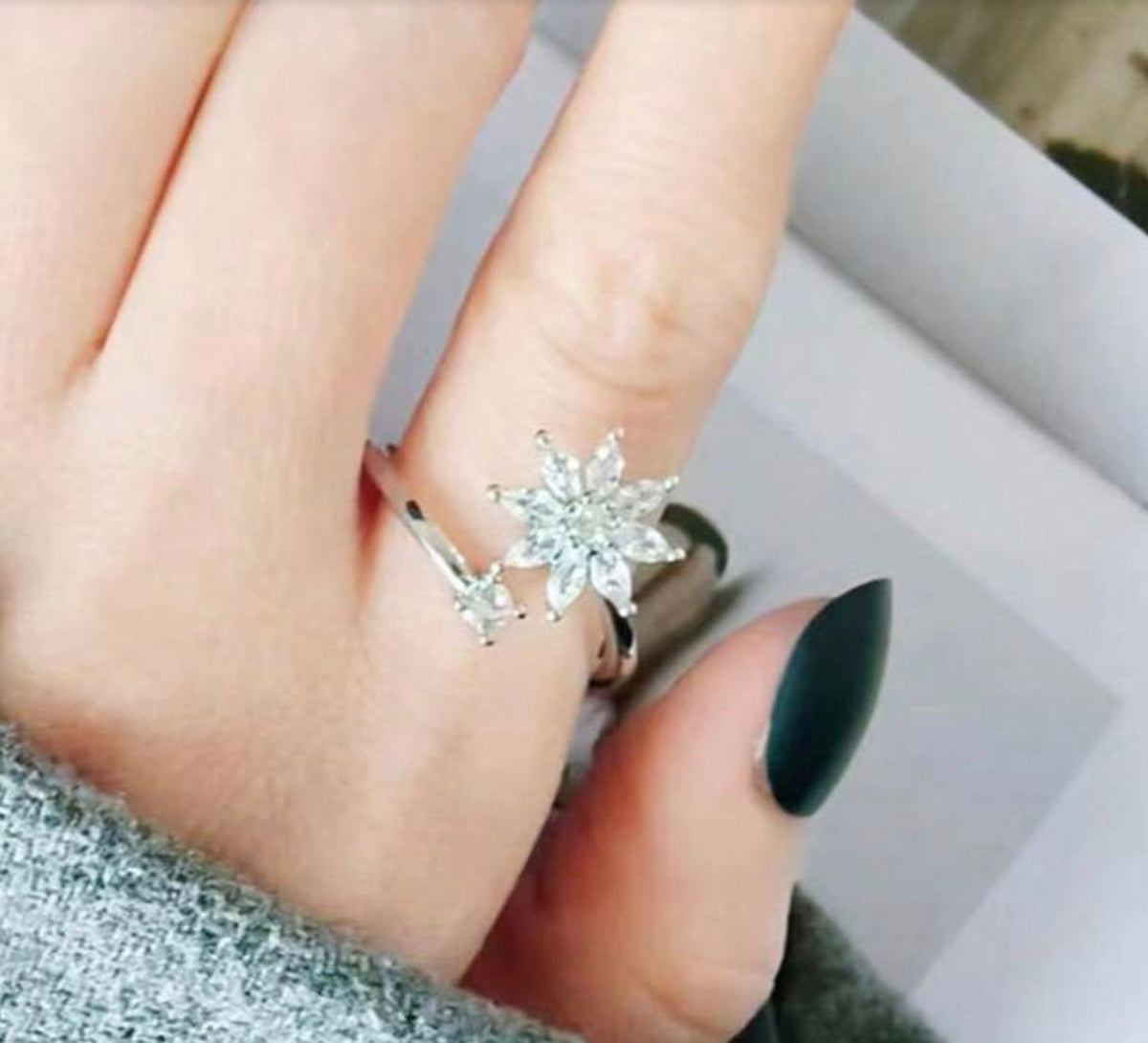 Silver Minimalist Flower Fidget Ring