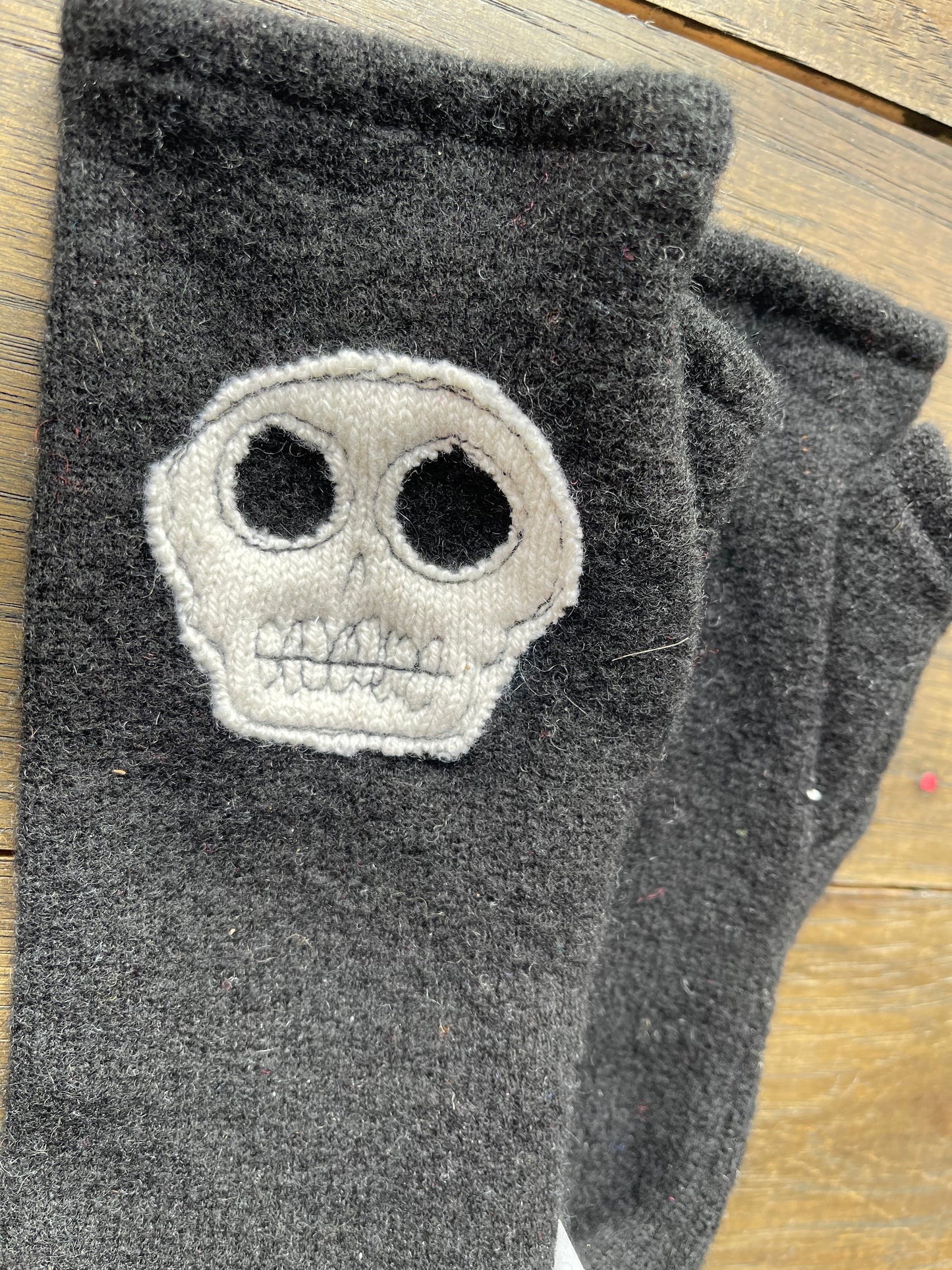 Hand Stitched Fingerless Gloves - Blk/Wht Skull