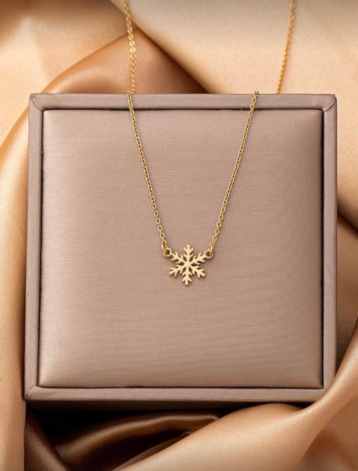 Minimalist Holiday Pendant Necklace