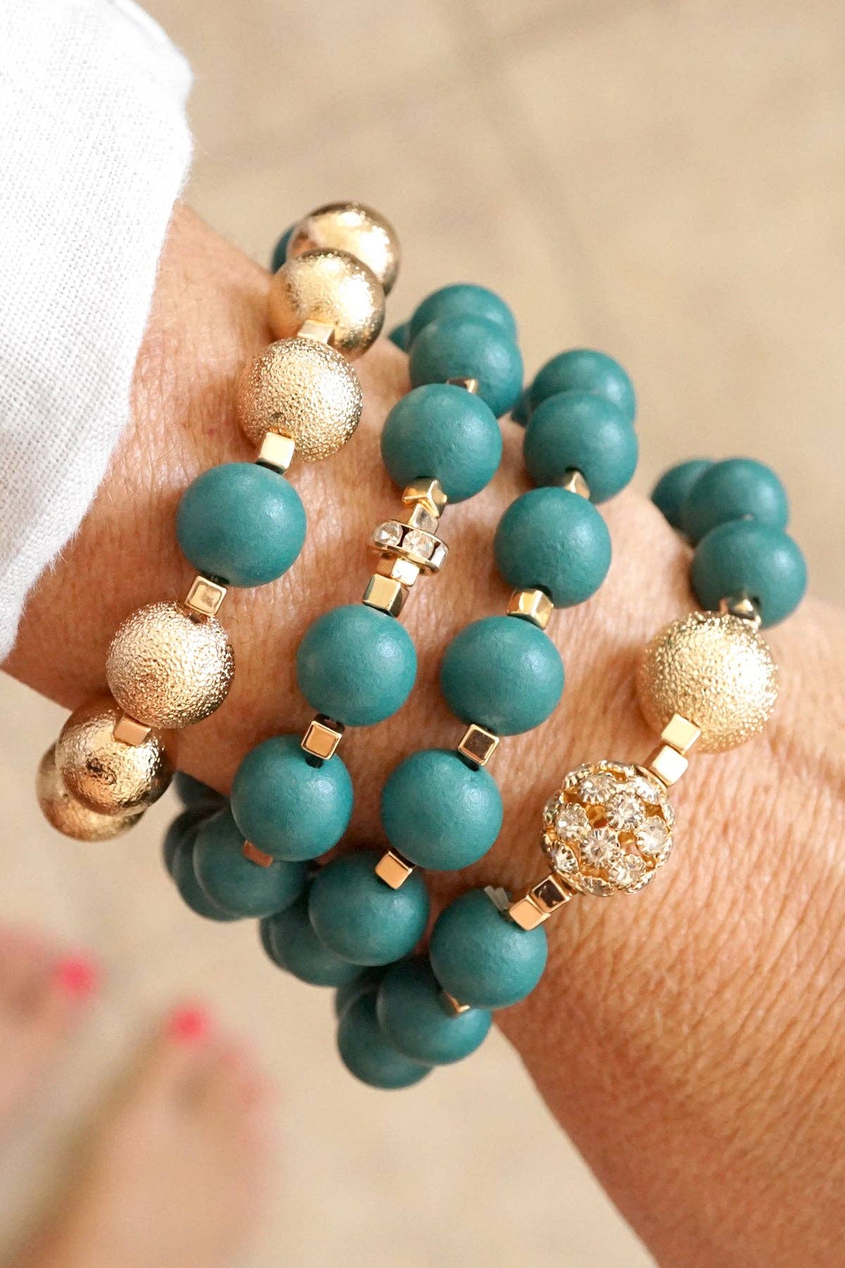 Individual x1 Beaded Wooden Turquoise Bracelet